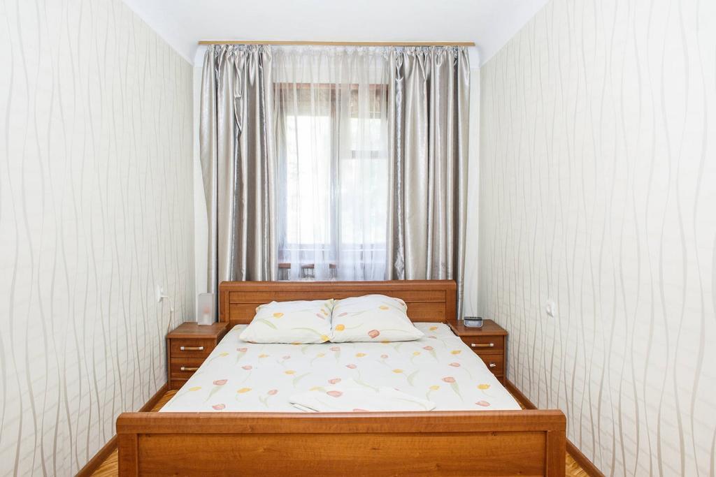 Apartment On Yatsenka Street Near Intourist Hotel Zaporizhia Екстериор снимка